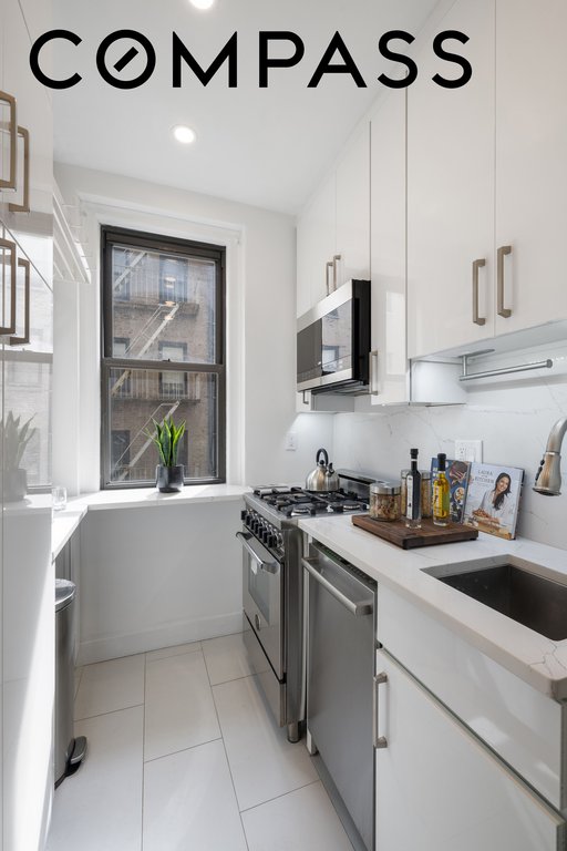 350 Cabrini Boulevard, Unit 7N photo 2