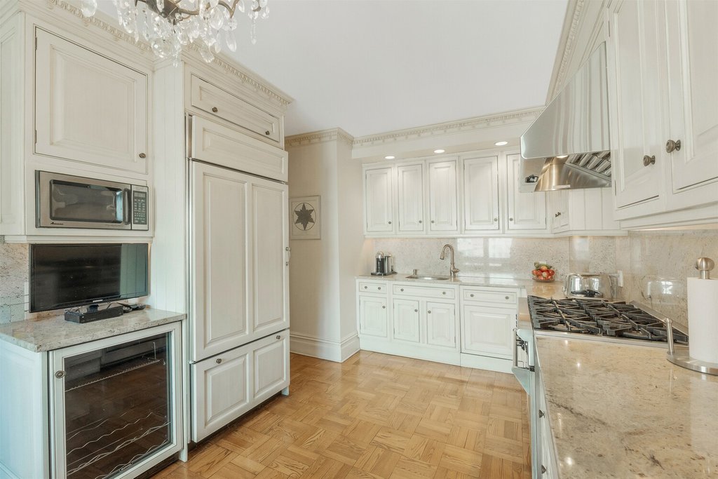 20 Sutton Place South, Unit 10/11A photo 5