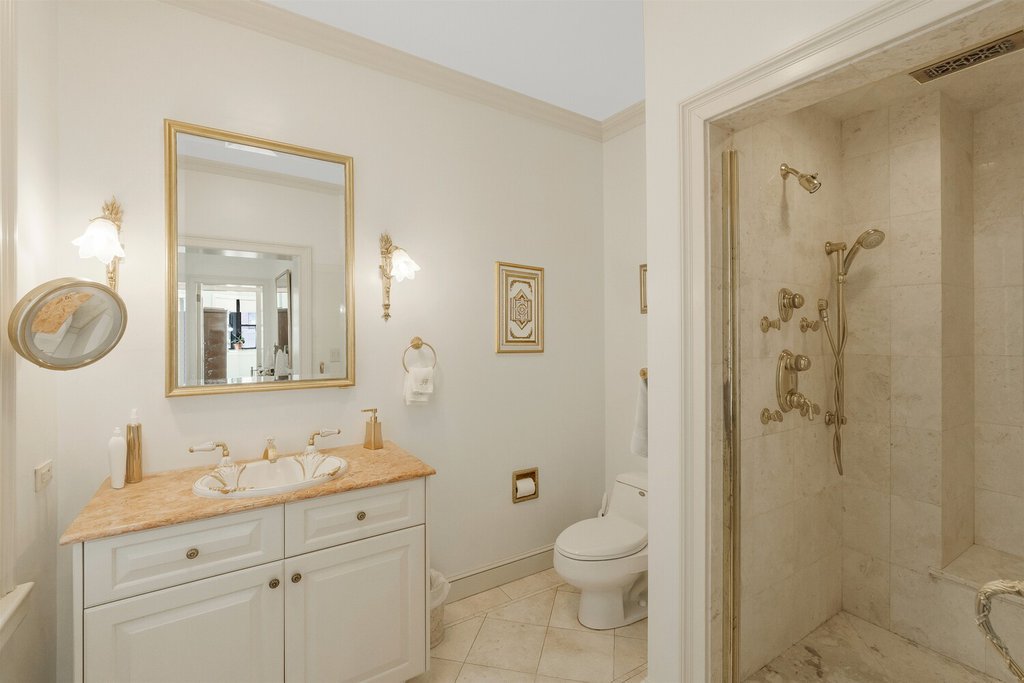 20 Sutton Place South, Unit 10/11A photo 21