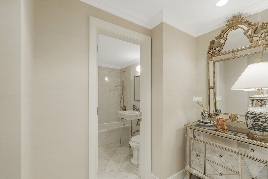 20 Sutton Place South, Unit 10/11A photo 26