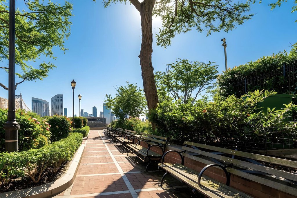 20 Sutton Place South, Unit 10/11A photo 36