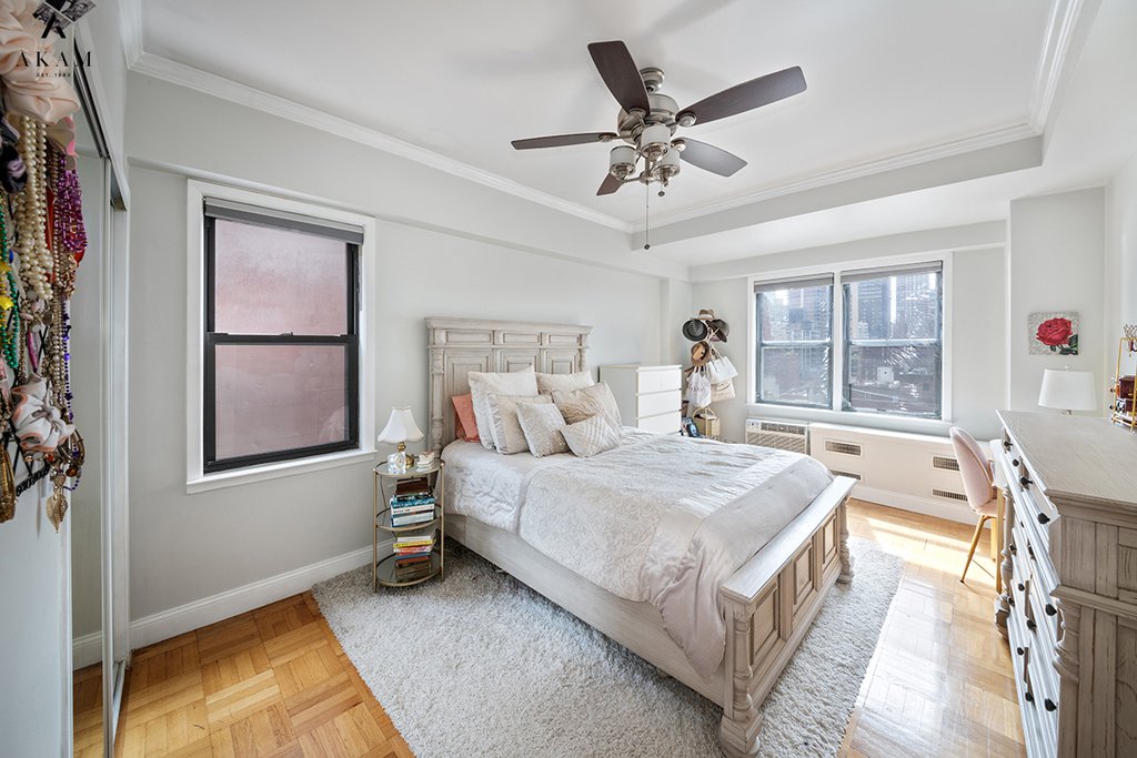 220 East 54th Street, Unit 12H photo 6