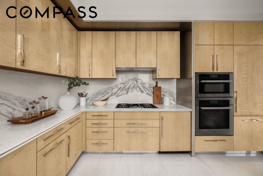 217 West 57th Street, Unit 34F photo 6