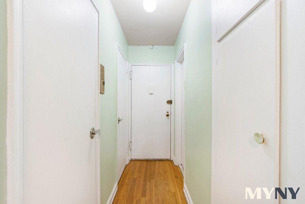 5235 Post Road, Unit 3H photo 4