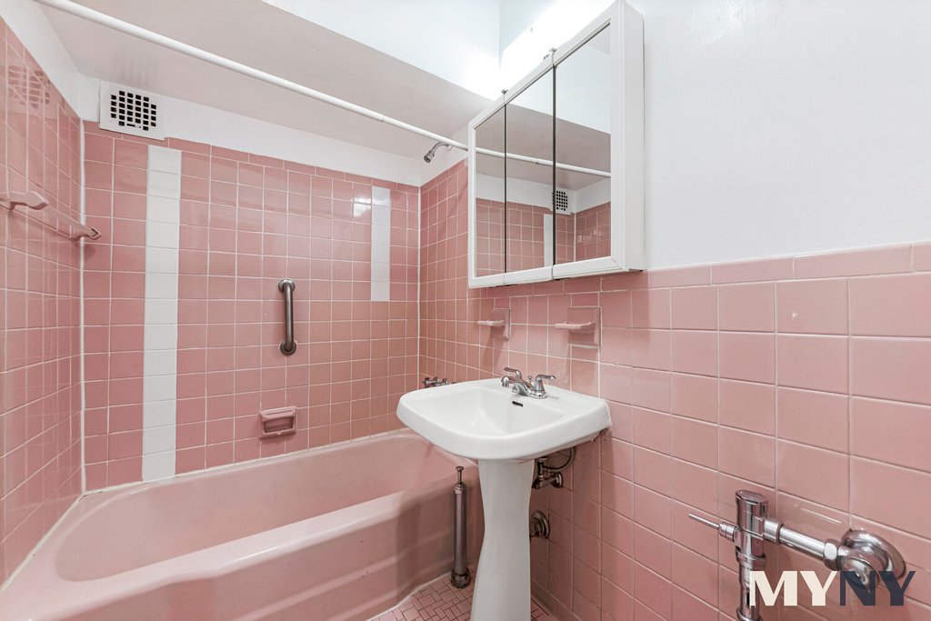 5235 Post Road, Unit 3H photo 6