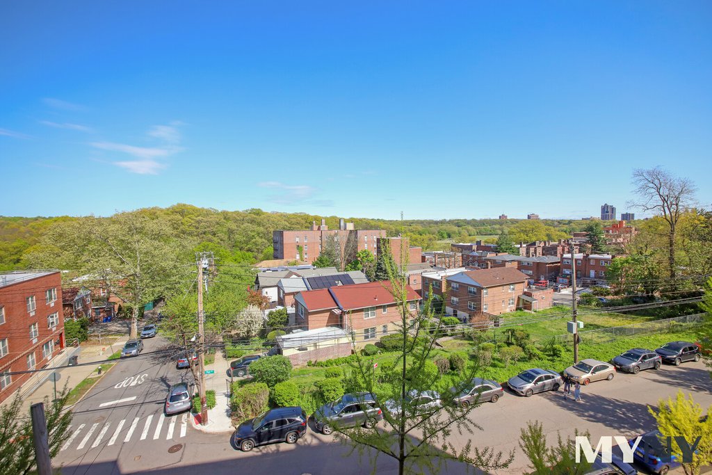 5235 Post Road, Unit 3H photo 8