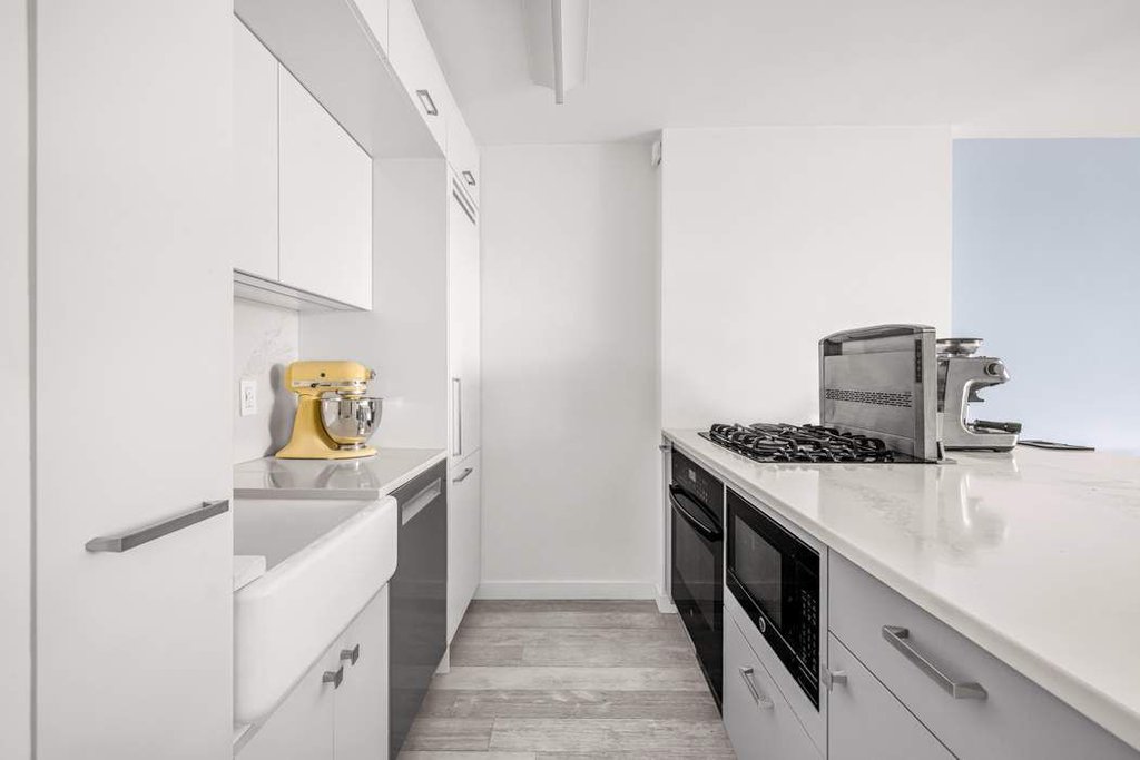 225 Rector Place, Unit 9J photo 2