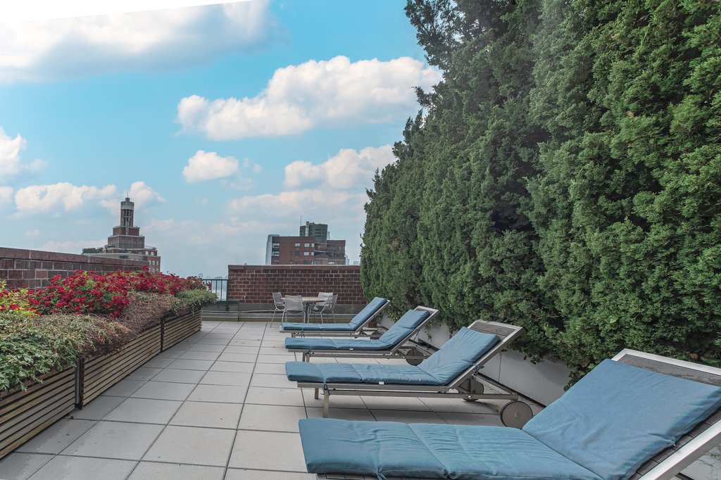 225 Rector Place, Unit 9J photo 9
