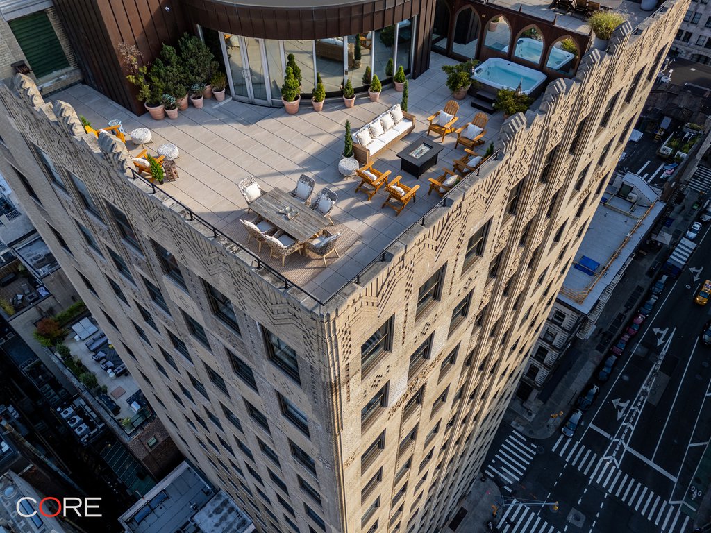 90 Franklin Street, Unit PH photo 3