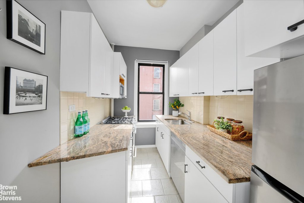 99 East 4th Street, Unit 4G photo 4