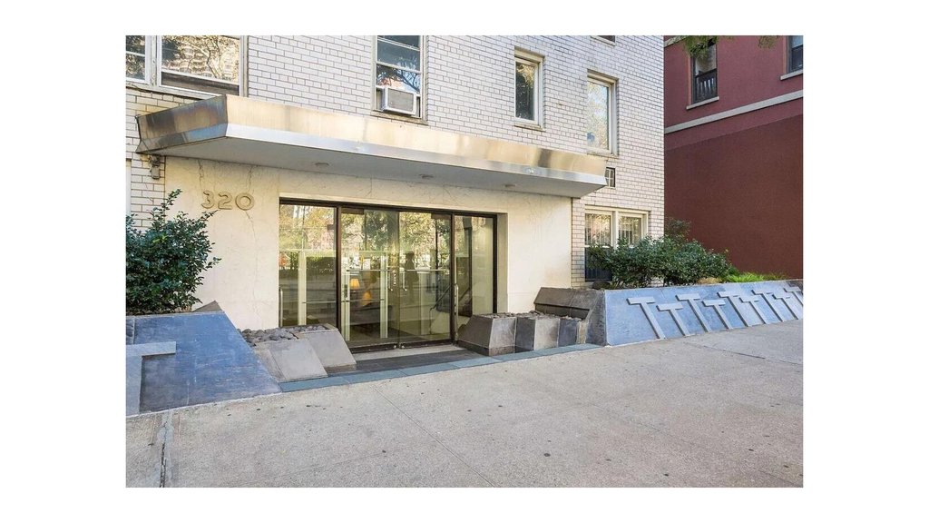 320 East 35th Street, Unit 3B