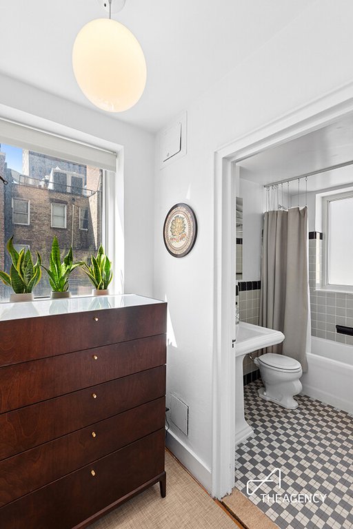 200 West 20th Street, Unit 303 photo 3