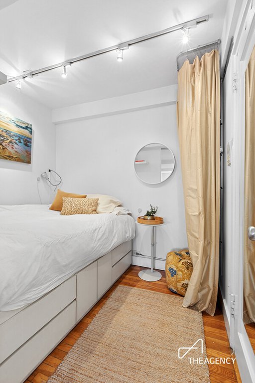 200 West 20th Street, Unit 303 photo 4