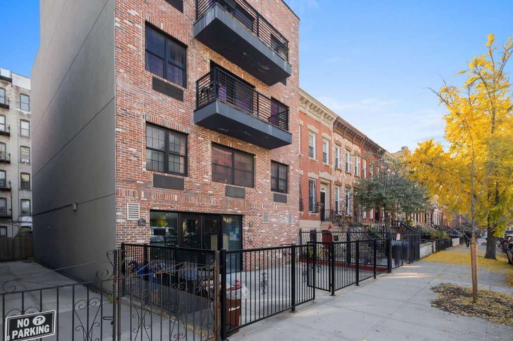 490 Van Buren Street, Unit 3A