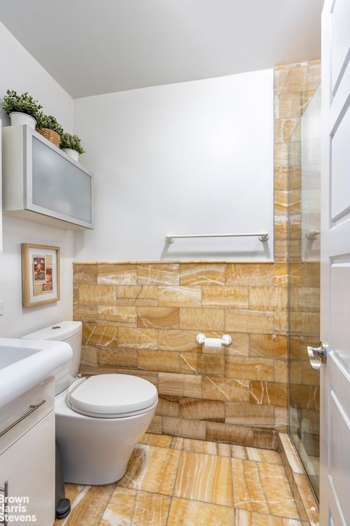 237 East 24th Street, Unit 4E photo 5