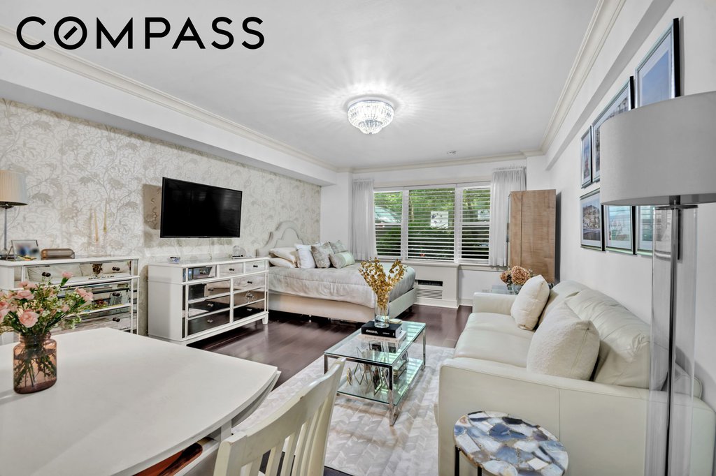 310 East 49th Street, Unit 1E photo 2