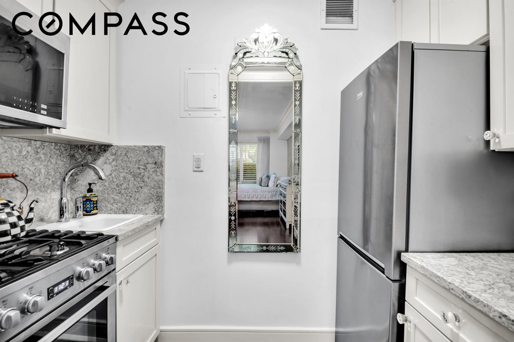 310 East 49th Street, Unit 1E photo 4