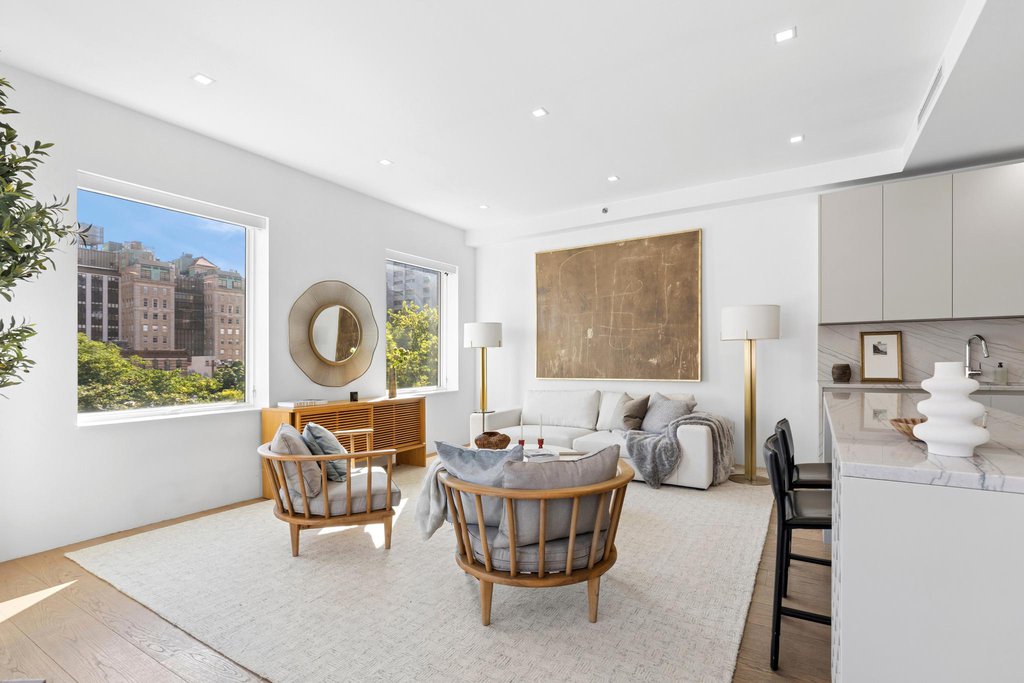 355 East 19th Street, Unit PH photo 3