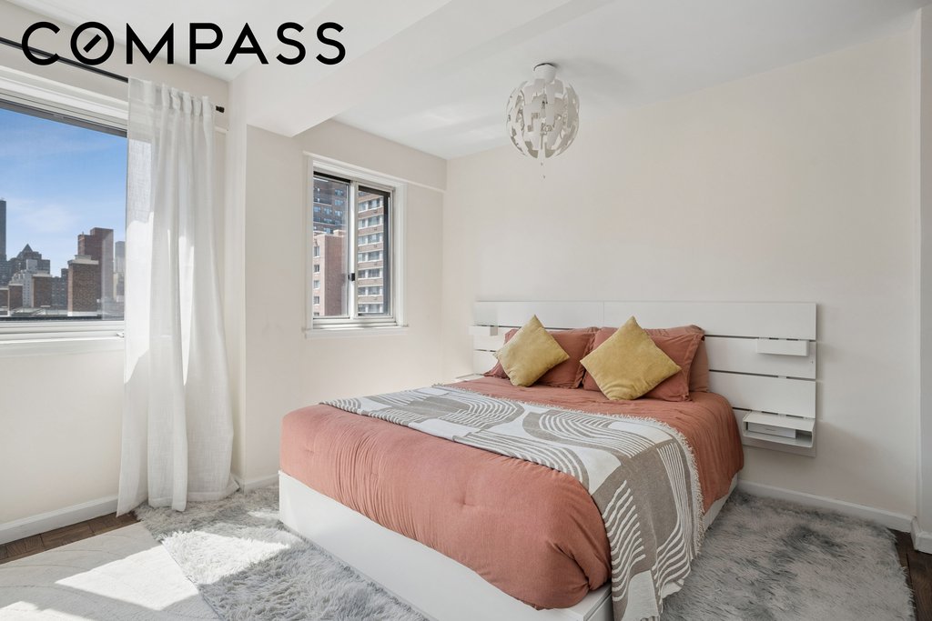 401 East 65th Street, Unit 9C photo 4