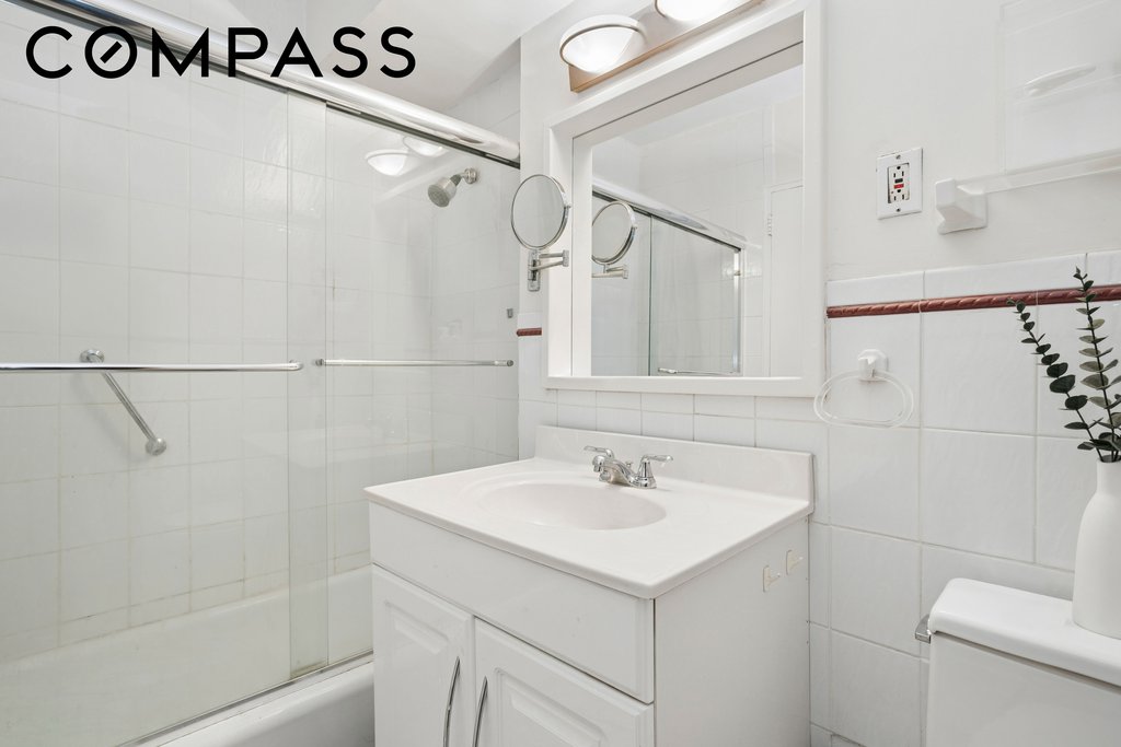 401 East 65th Street, Unit 9C photo 6