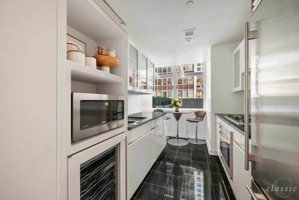 60 East 55th Street, Unit 12D photo 3