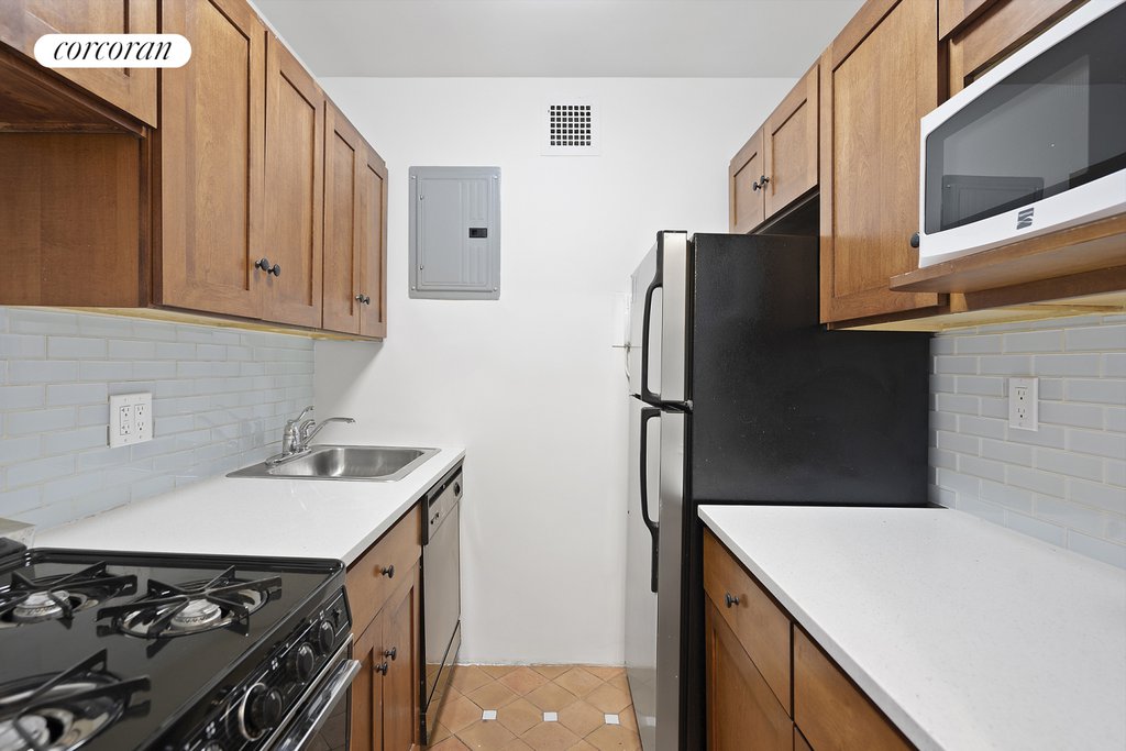 77 West 55th Street, Unit 15C photo 4