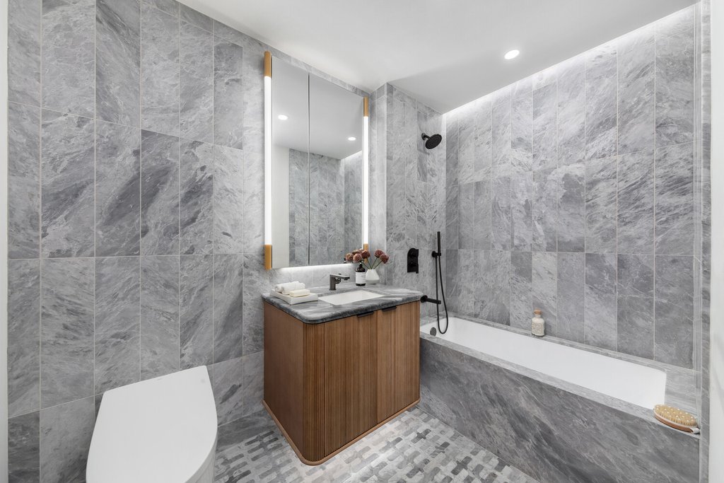 400 West 38th Street, Unit 5CN photo 5