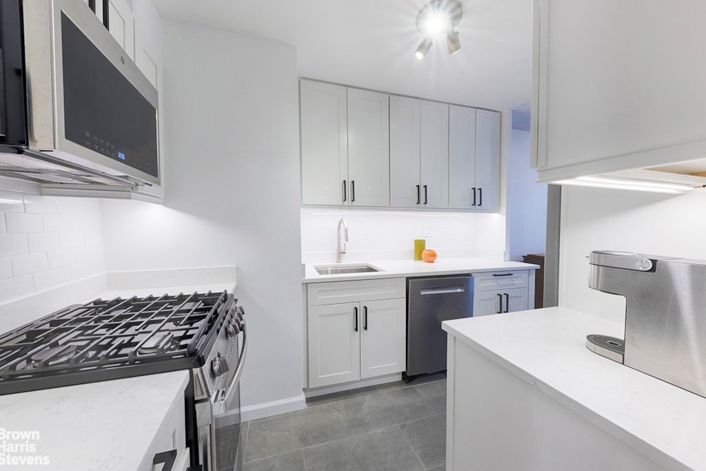 330 Third Avenue, Unit 9A photo 3