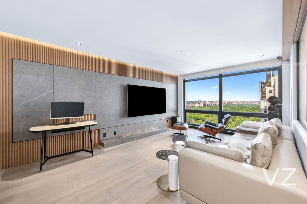 721 Fifth Avenue, Unit 41E photo 2