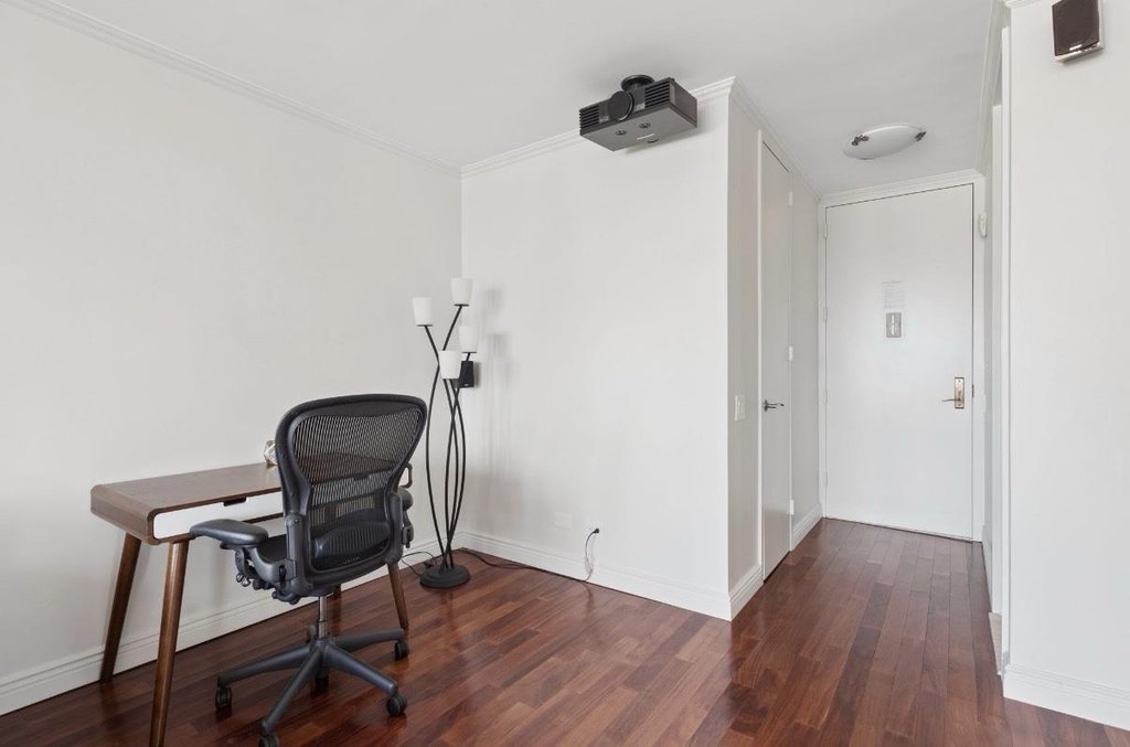 500 West 43rd Street, Unit 21B photo 4