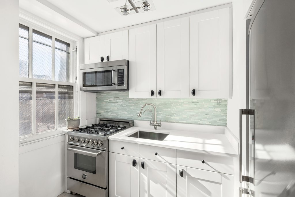 240 East 35th Street, Unit 9B