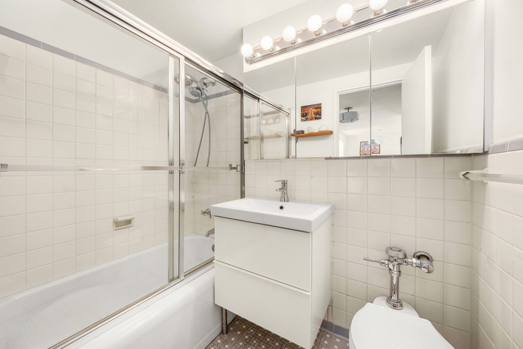 240 East 35th Street, Unit 9B photo 10