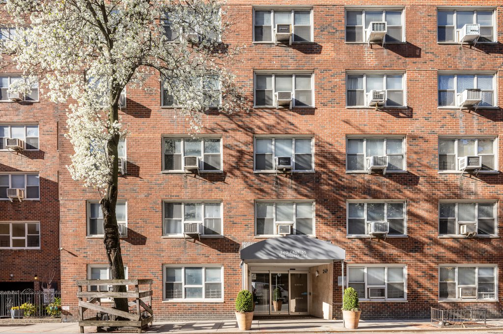 240 East 35th Street, Unit 9B photo 17