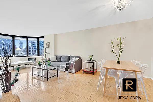 330 East 38th Street, Unit 9C