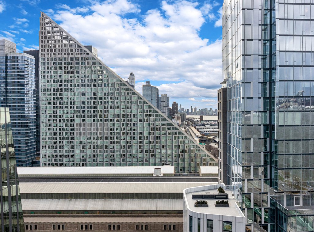 30 Riverside Boulevard, Unit 21M photo 7