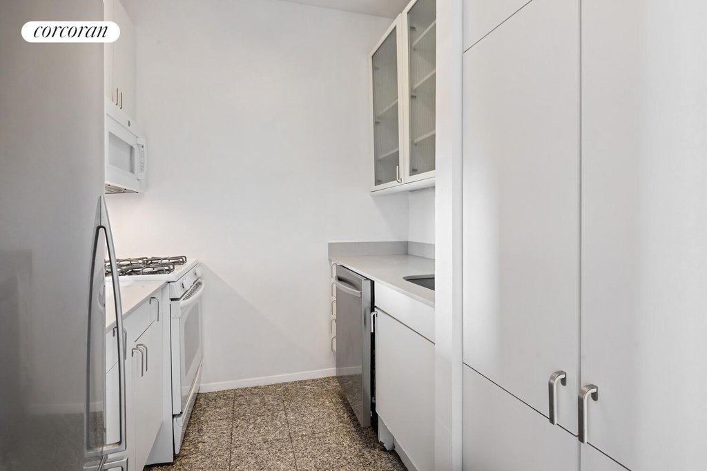 301 West 57th Street, Unit 17B photo 4