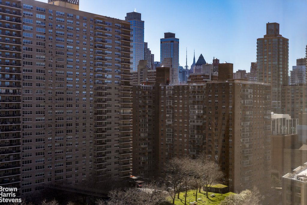 200 Riverside Boulevard, Unit 15I photo 20