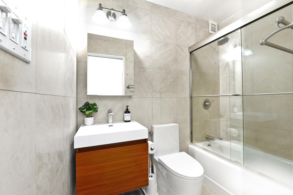 220 East 65th Street, Unit 23J photo 9