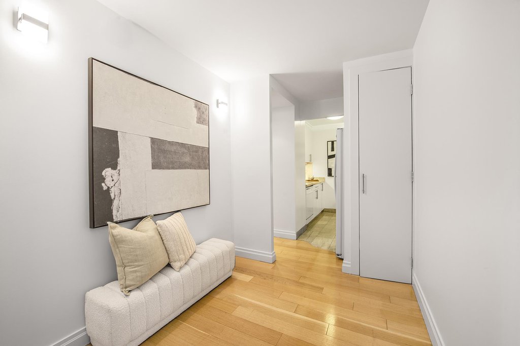 220 East 65th Street, Unit 23J photo 7