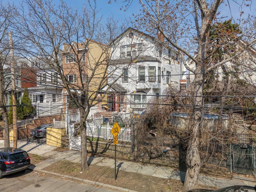 11-29 30th Road – For Sale photo 4