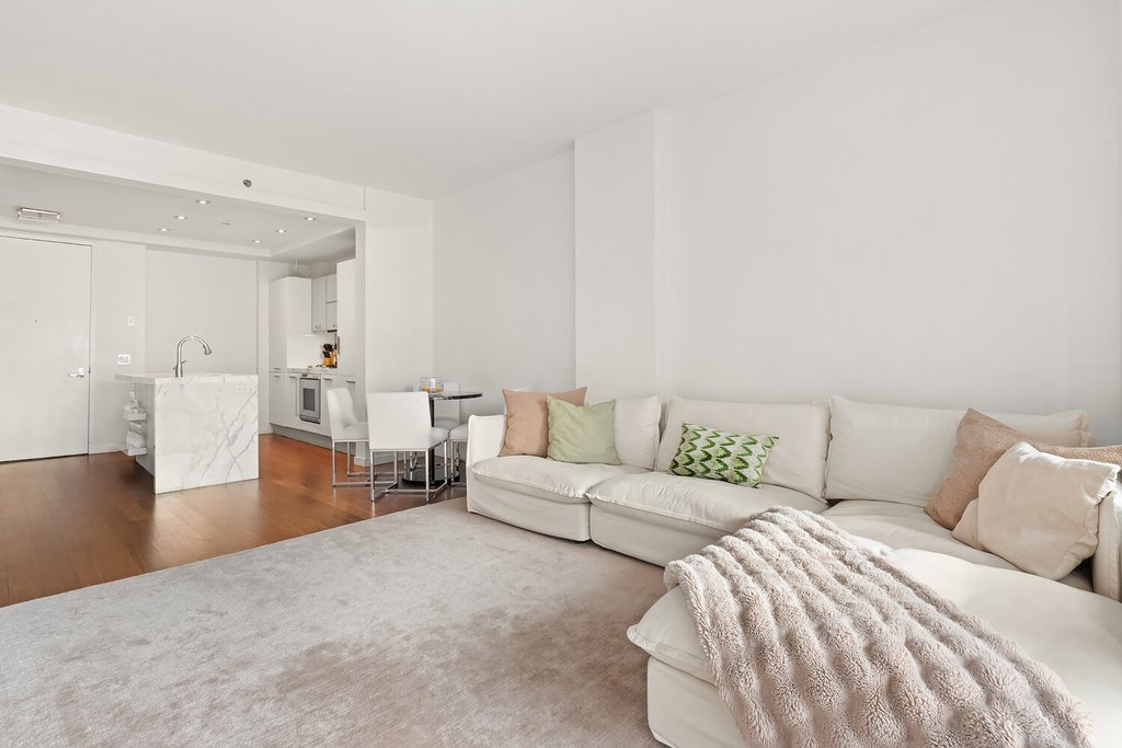444 West 19th Street, Unit 502 photo 3