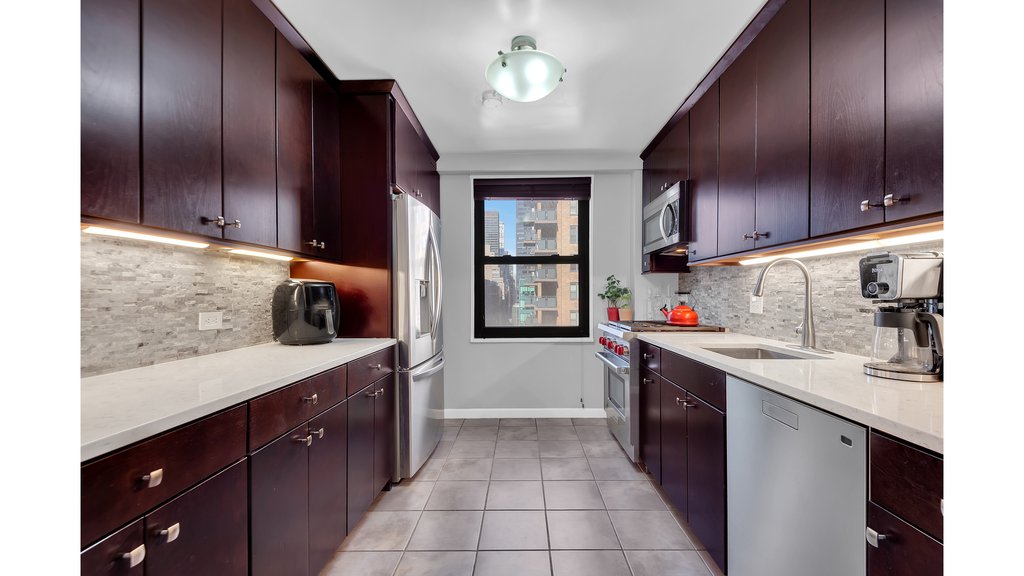 305 East 40th Street, Unit 17JK photo 4