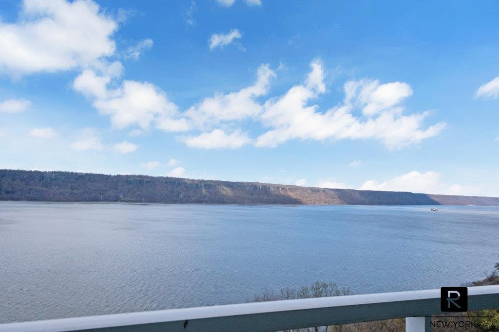 2575 Palisade Avenue, Unit 10E photo 2