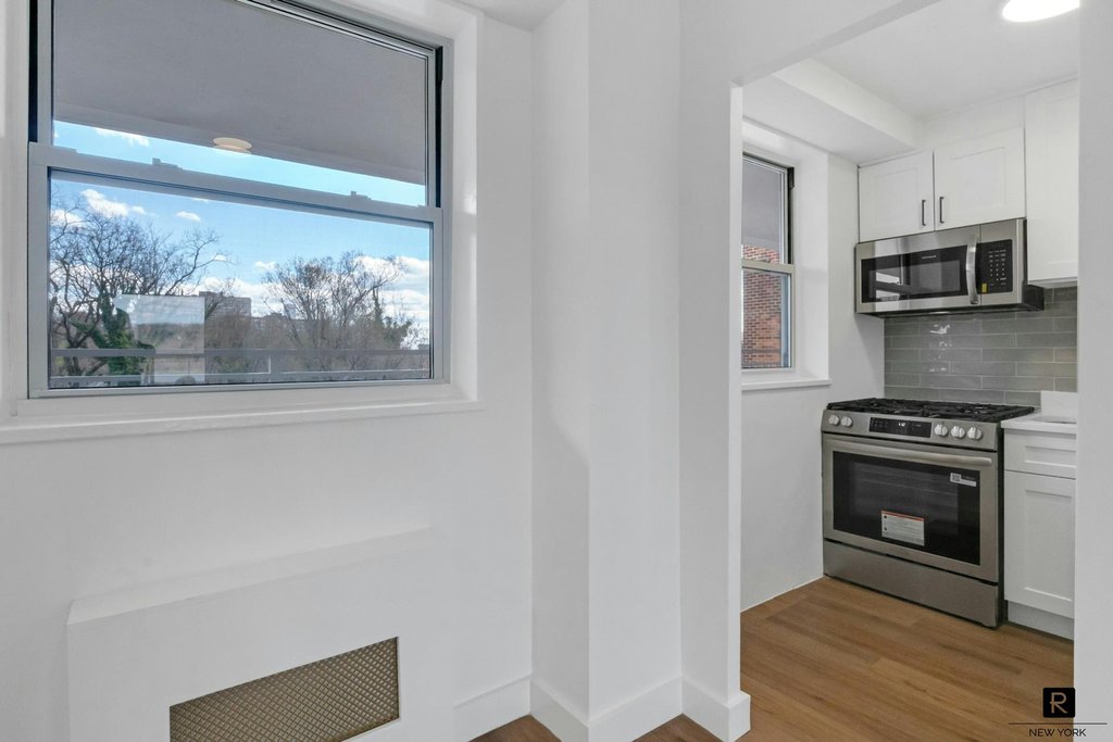 2575 Palisade Avenue, Unit 10E photo 6