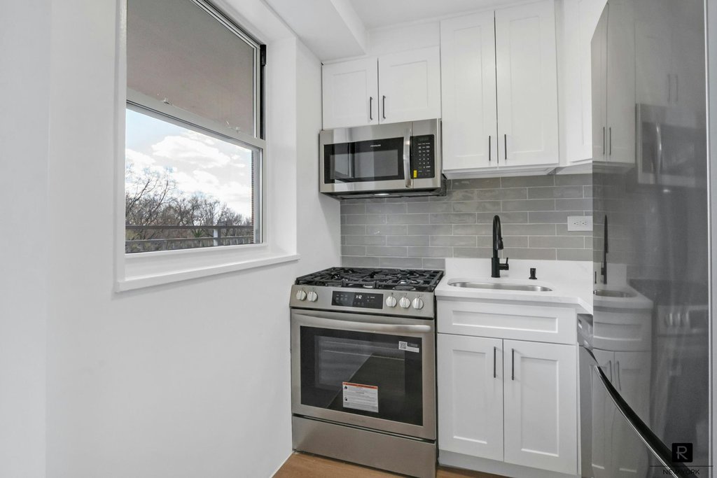 2575 Palisade Avenue, Unit 10E photo 7