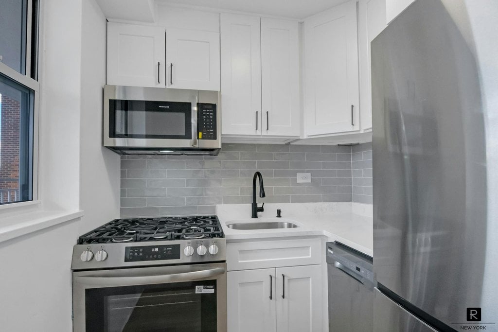2575 Palisade Avenue, Unit 10E photo 8