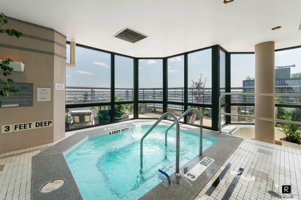 415 East 37th Street, Unit 10K photo 8