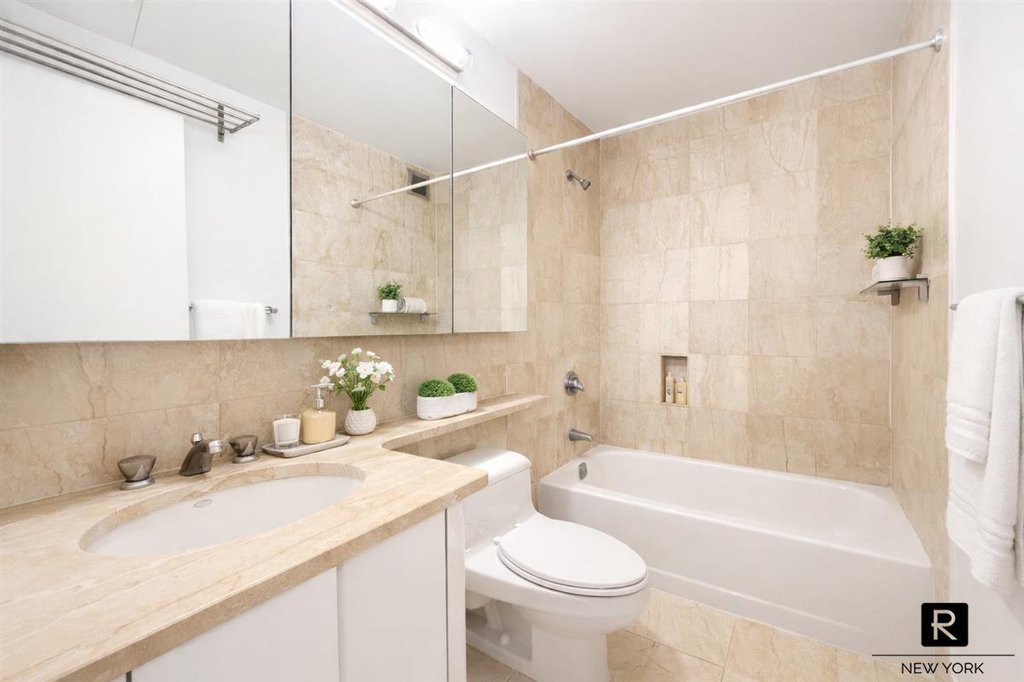 415 East 37th Street, Unit 10K photo 5