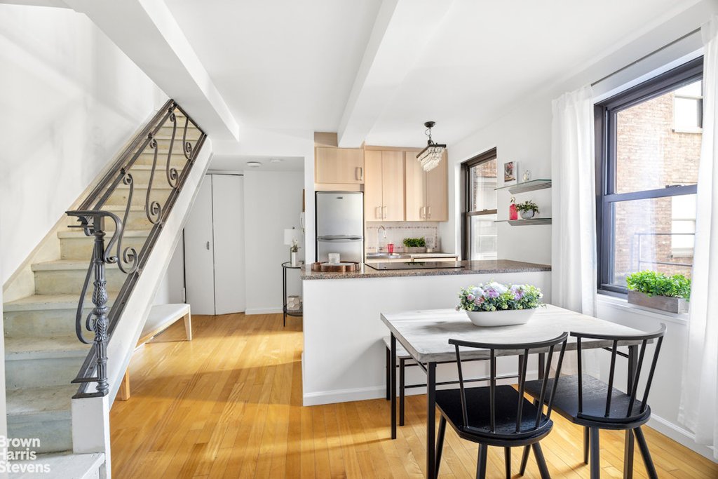235 East 49th Street, Unit 5D