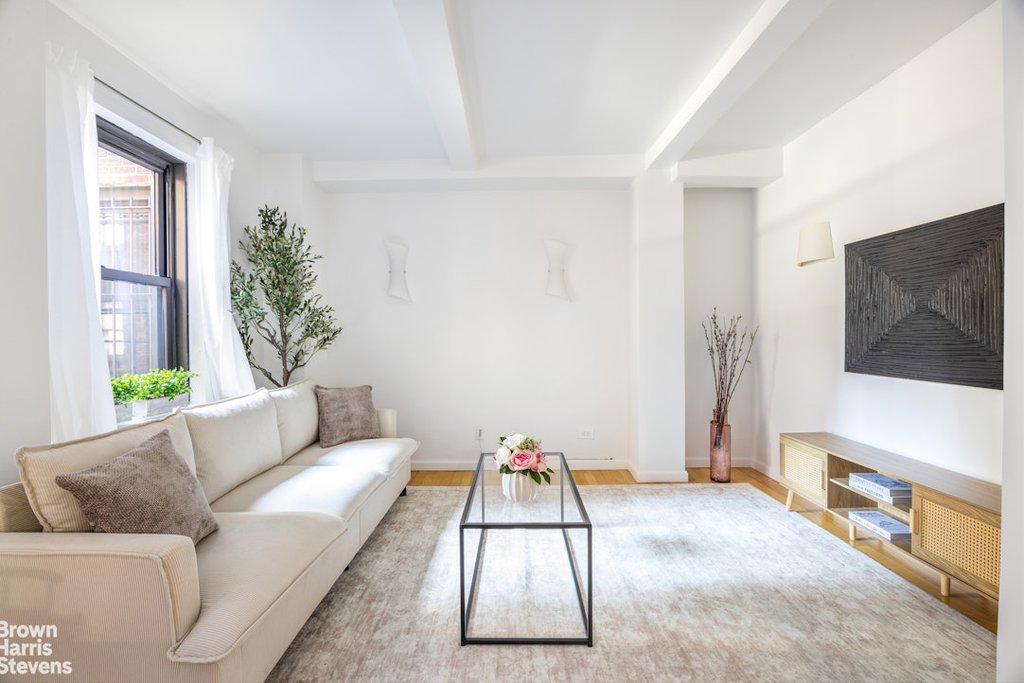 235 East 49th Street, Unit 5D photo 2